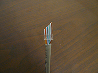 fios inseridos na barra de carga